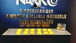 Aracın gizli bölmesindeki uyuşturucuyu polis böyle buldu