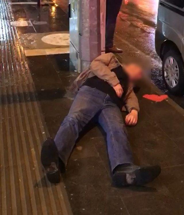 Vakaya giden ambulansın yolu kesildi