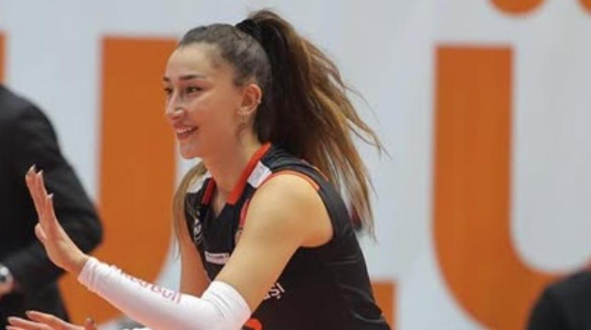 Milli voleybolcu Hande Baladın imaj tazeledi! Son hali çok beğenildi 