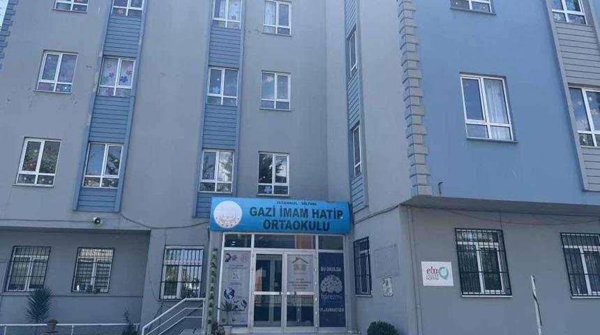 Silivri'de depremde hasar alan Gazi İmam Hatip Ortaokulu'na tahliye kararı