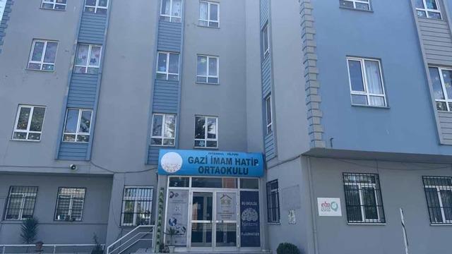 Silivri'de depremde hasar alan Gazi İmam Hatip Ortaokulu'na tahliye kararı