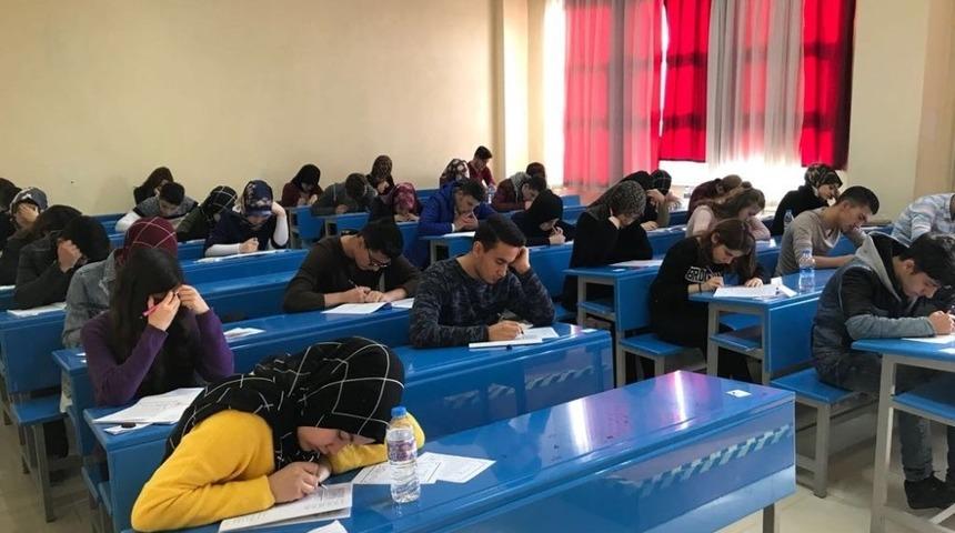 Gazi Emet Anadolu Lisesi &ouml;ğrencileri &uuml;niversiteye hazırlanıyor