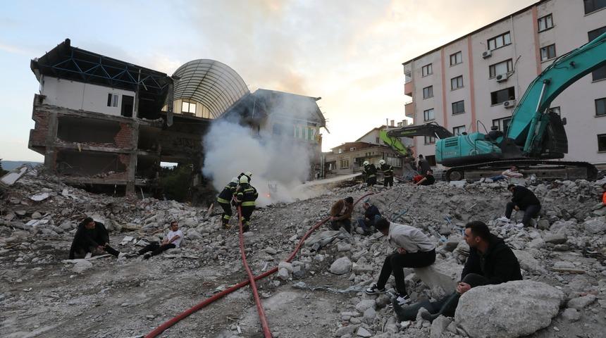 Muğla'da iş hanı enkazında deprem tatbikatı