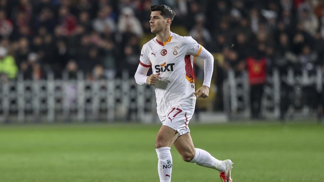 imzayi-atti-ertesi-gun-sahaya-cikti-morata-galatasaray-formasiyla-ilk-kez-sure-aldi-n5rm