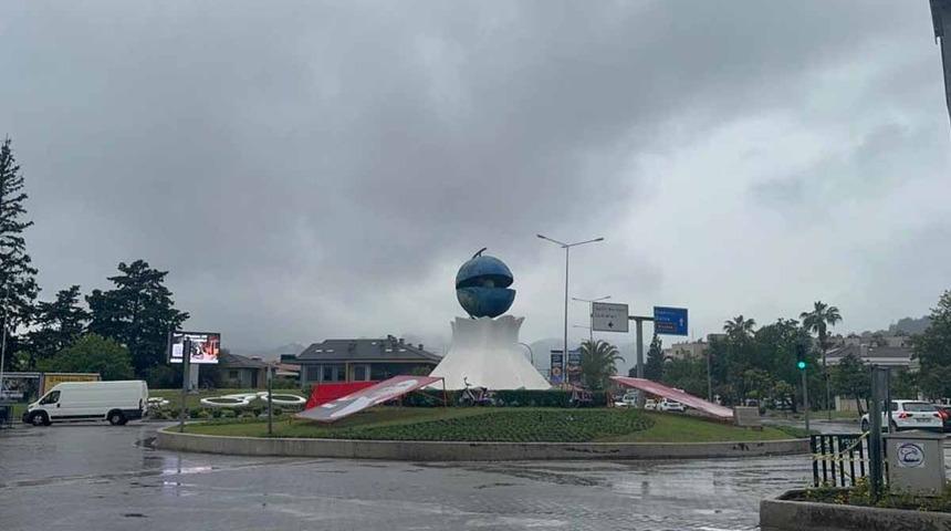 Marmaris’te yağışlı hava etkili oldu