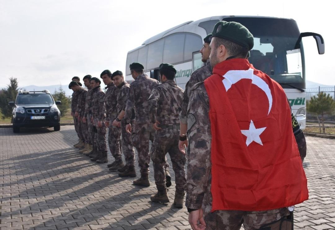 Farklı illerden peş peşe yola &ccedil;ıktılar, Afrin'e gidiyorlar