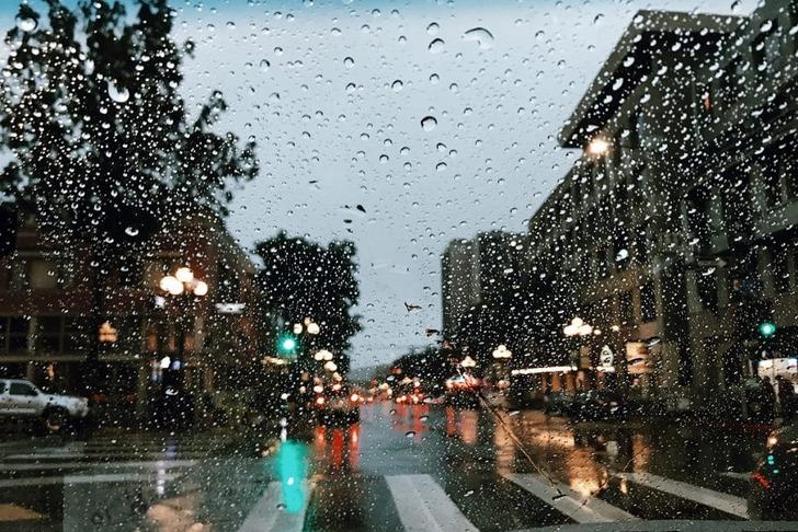 Yağmurlu bir günde hangisini giyersin?