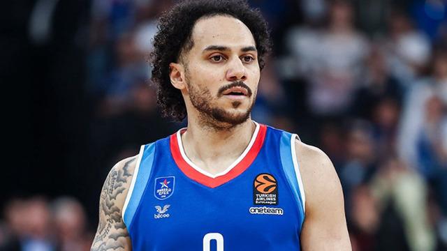 Anadolu Efes, Panathinaikos’u elinden kaçırdı!