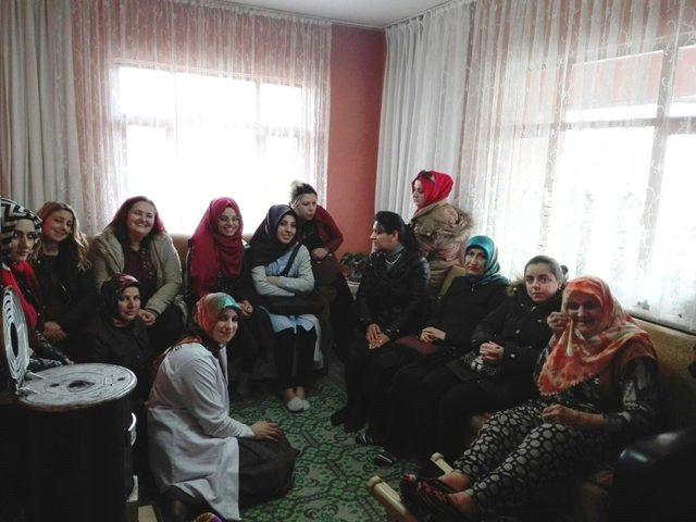 Serdivan’da ’Mahalle Gönüllüsü’ olarak evlere misafir oluyor
