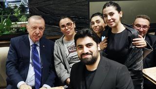 Erdoğan kafedeki vatandaşla sürpriz