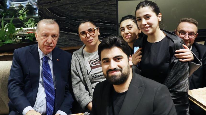 Cumhurbaşkanı Erdoğan bir kafede vatandaşlarla sohbet etti