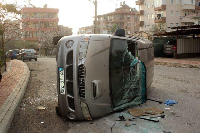 Manavgat’ta trafik kazası güvenlik kamerasına yansıdı