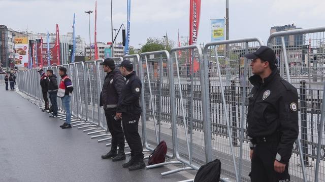 İşlek noktalar bir bir kapatıldı! İstanbul'da 1 Mayıs için yoğun güvenlik önlemleri: İşe gidenler yürümek durumunda kaldı