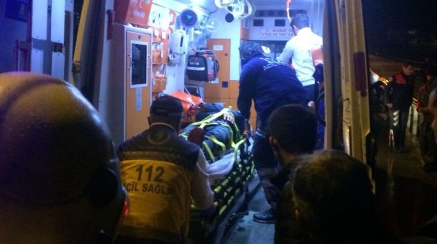 K&ouml;pr&uuml;den atlayan gen&ccedil; hastaneye kaldırıldı