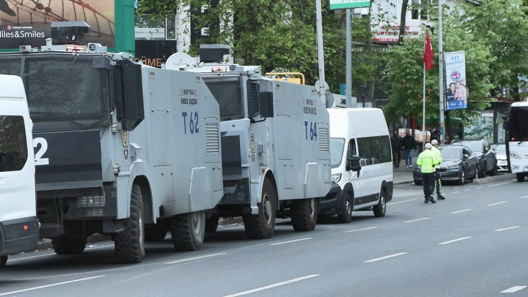 ISTANBUL---BESIKTAS’TA-BAZI-YOLLAR-TRAFI_687942_203848