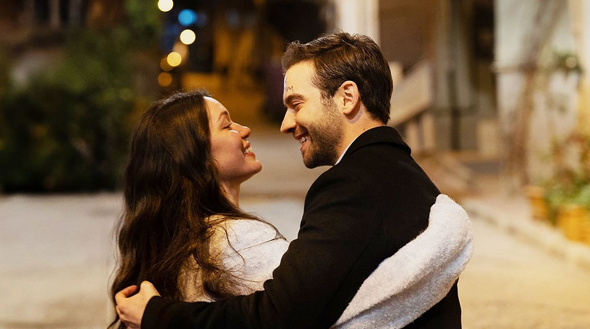 Sahipsizler dizisine Survivor Denisa Gültekin ve Aslı Omağ katıldı