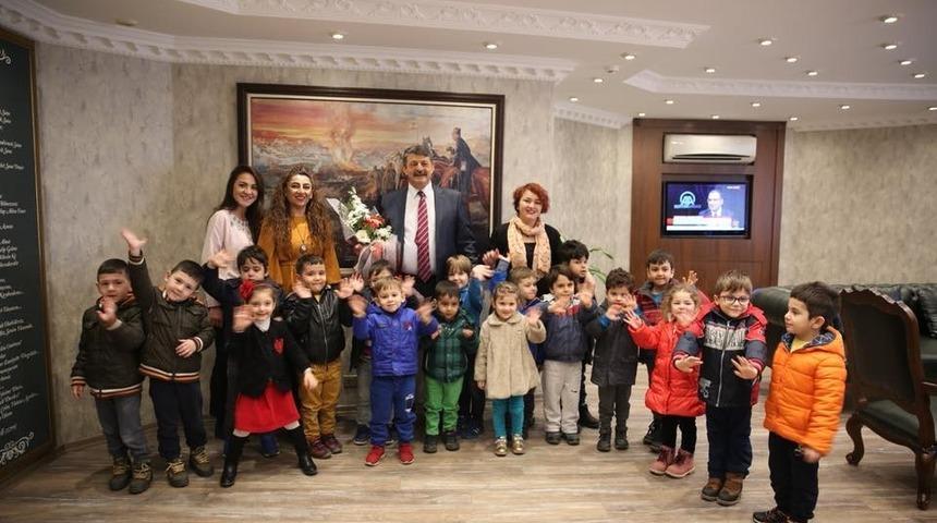 Minik &ouml;ğrenciler belediyeyi ziyaret etti
