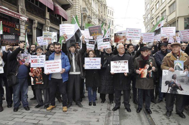 Suriyelilerden Rusya Başkonsolosluğu önünde eylem
