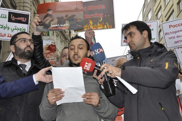 Suriyelilerden Rusya Başkonsolosluğu önünde eylem