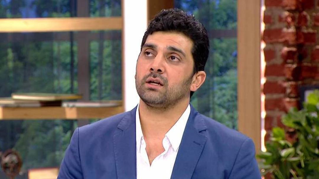 Popstar Bayhan Ciciş kardeşlerle takılıyor 