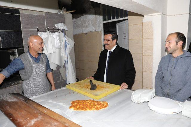Başkan Atilla ilçeleri gezdi