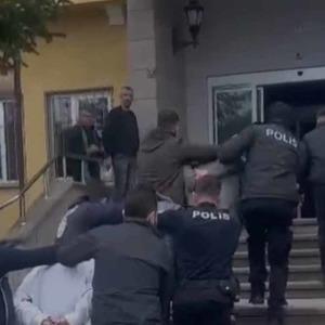Artvin'in Hopa ilçesinde marketi kurşunlayan 3 kişi Sivas'ta yakalandı