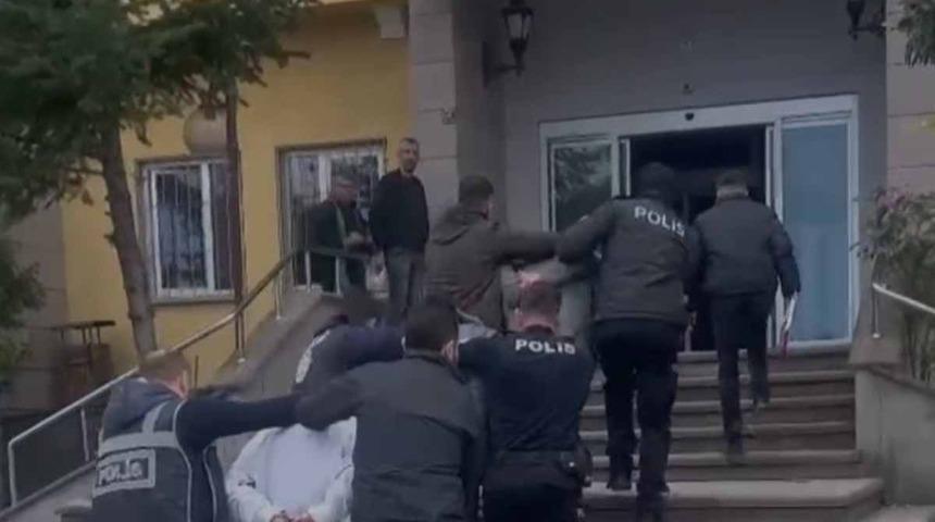 Artvin'in Hopa ilçesinde marketi kurşunlayan 3 kişi Sivas'ta yakalandı