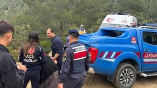 Çamura saplanan ambulansı jandarma kurtardı