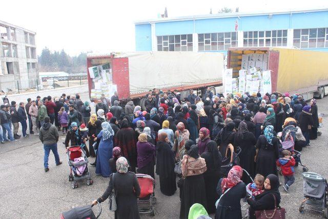Suriyeli ailelere kışlık malzeme dağıtıldı