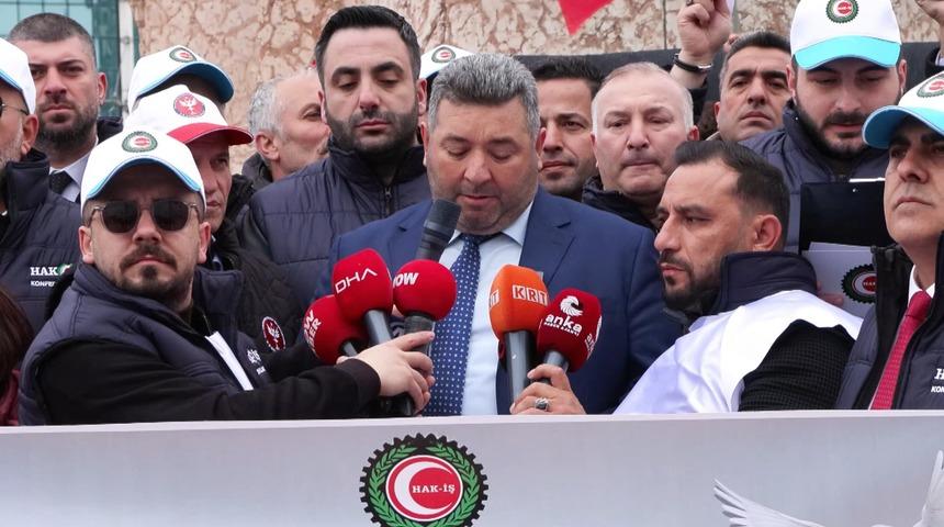 HAK-İŞ Taksim'de: "1 Mayıs'ı barikatsız, TOMA'sız, biber gazsız, huzur ve kardeşlik içinde kutlamayı arzuluyoruz"
