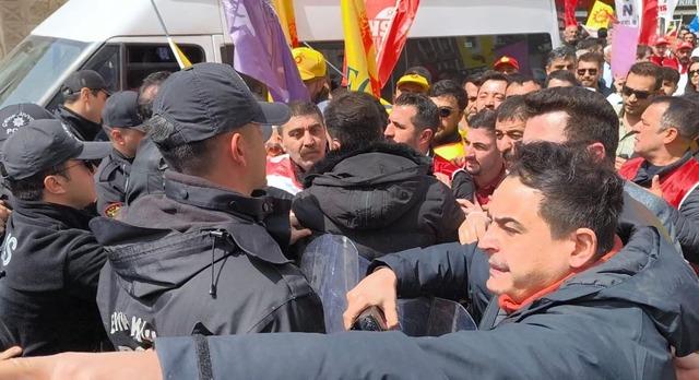 Kars'ta 1 Mayıs yürüyüşünde gerginlik çıktı