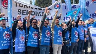 TÜRK-İŞ, 1 Mayıs'ı Hazine ve Maliye önünde kutladı: Ortak taleplerimizi yüksek sesle dile getirmek için bir araya geldik