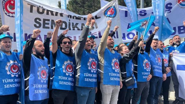 TÜRK-İŞ, 1 Mayıs'ı Hazine ve Maliye önünde kutladı: Ortak taleplerimizi yüksek sesle dile getirmek için bir araya geldik