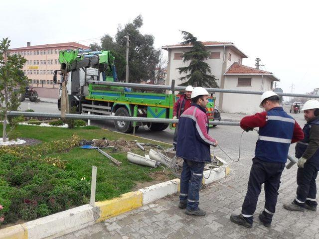 Burhaniye caddeleri ışıl ışıl