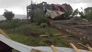 Elazığ'da fırtına evin çatısını uçurdu