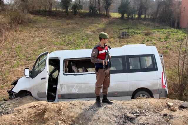 Kanser taramasından dönen köylüleri taşıyan minibüs devrildi: 9 yaralı