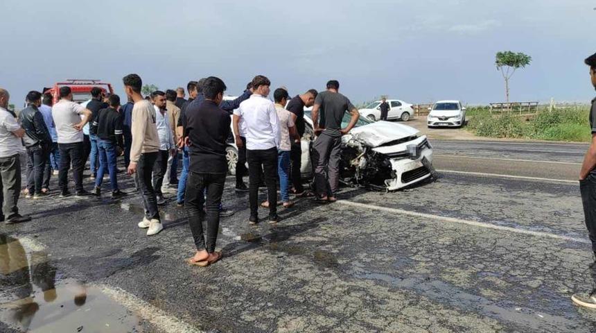 Şanlıurfa'da minib&uuml;s ile otomobil &ccedil;arpıştı: 5 yaralı