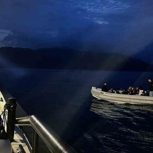 Muğla'da 12 düzensiz göçmen kurtarıldı, bir göçmen kaçakçısı yakalandı