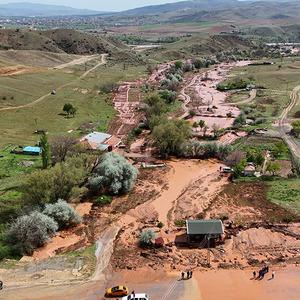 Kırıkkale'de sağanak yağış hayatı felç etti! Tren seferleri durdu, Türkiye'nin en uzun nehri Kızılırmak çamur rengine büründü