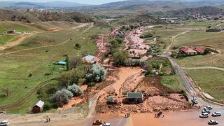Kırıkkale'de sağanak yağış hayatı felç etti! Tren seferleri durdu, Türkiye'nin en uzun nehri Kızılırmak çamur rengine büründü