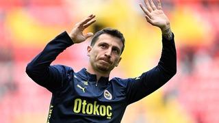 Sezonu kapattığı iddia ediliyordu! Fenerbahçeli Mert Hakan Yandaş sosyal medya hesabından açıkladı: Hastanede tedavi görüyorum...
