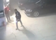 Oteldeki insanları uyarmak yerine otoparka koşup araçlarını kurtarmışlar