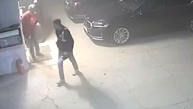Oteldeki insanları uyarmak yerine otoparka koşup araçlarını kurtarmışlar