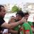 Sahaya girip futbolcuyu darp etti