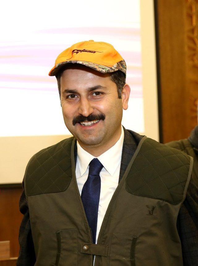 Başkan Eroğlu, avcı yeleği giydi