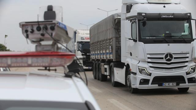 Bu radar çok can yakıyor...Aynı anda 4 araca ceza yazıyor