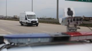 Bu radara dikkat: Kural tanımazlara geçit vermiyor! Aynı anda 4 araca ceza yazıyor