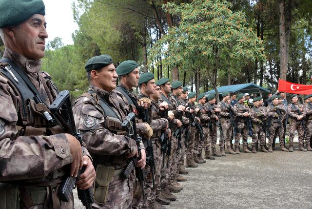 Kahramanmaraş'ta özel harekat polisleri dualarla uğurlandı