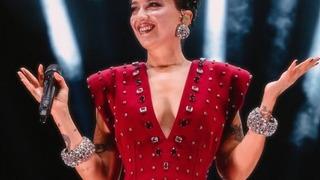 Aralarındaki yaş farkı çok konuşulmuştu... Kocası Sedat Arpalak bu defa konserinde yoktu! Melike Şahin sahnede aşka geldi 