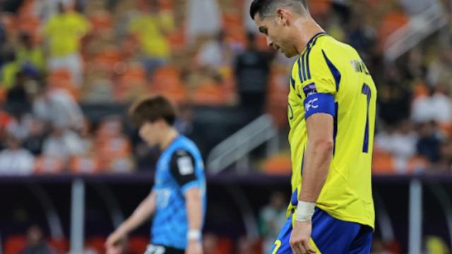 Al Nassr Asya Şampiyonlar Ligi'ne veda etti, dünya Ronaldo'yu konuştu! Portekizli yıldız maçın ardından sahanın ortasında kendisiyle tartıştı